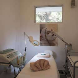 Sauna, hot tub, steam room, body treatments, hydrotherapy, aromatherapy