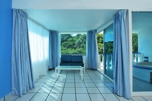 Honeymoon Suite | Living room | Flat-screen TV - Hotel y Restaurante Villa Bejar Tequesquitengo (Jojutla)