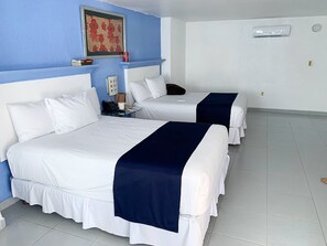 Suite, 2 Double Beds, Lake View | Minibar, in-room safe, cribs/infant beds, rollaway beds - Hotel y Restaurante Villa Bejar Tequesquitengo (Jojutla)