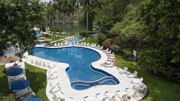 Outdoor pool, pool umbrellas, sun loungers