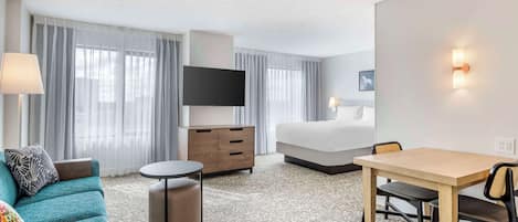 1 camera, biancheria da letto ipoallergenica, una scrivania