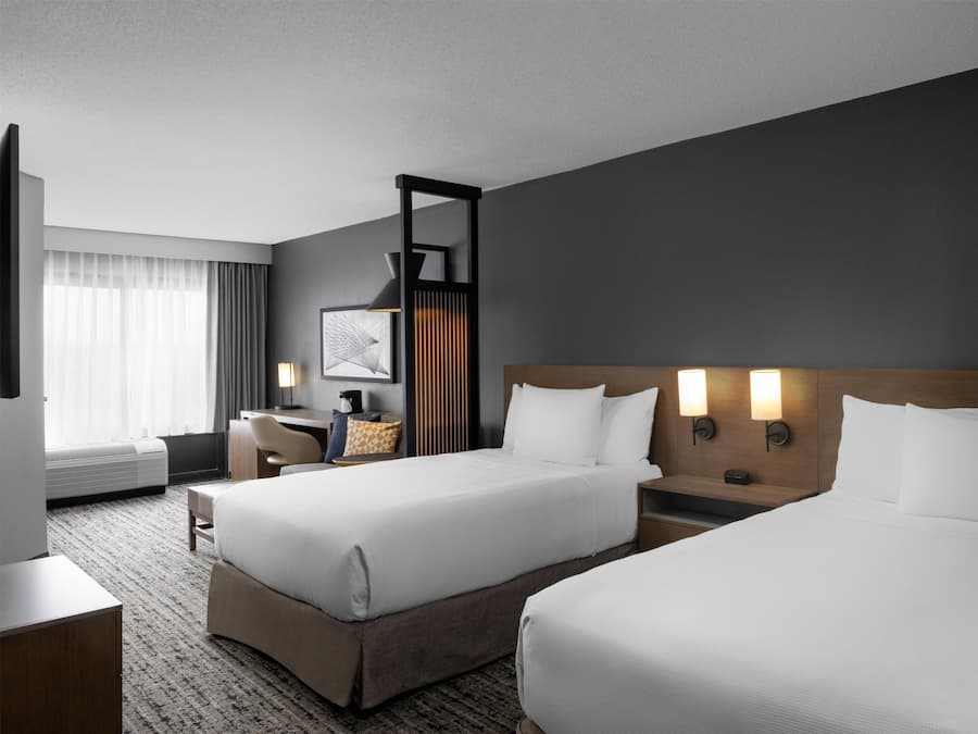 Premium bedding, in-room safe, desk, laptop workspace