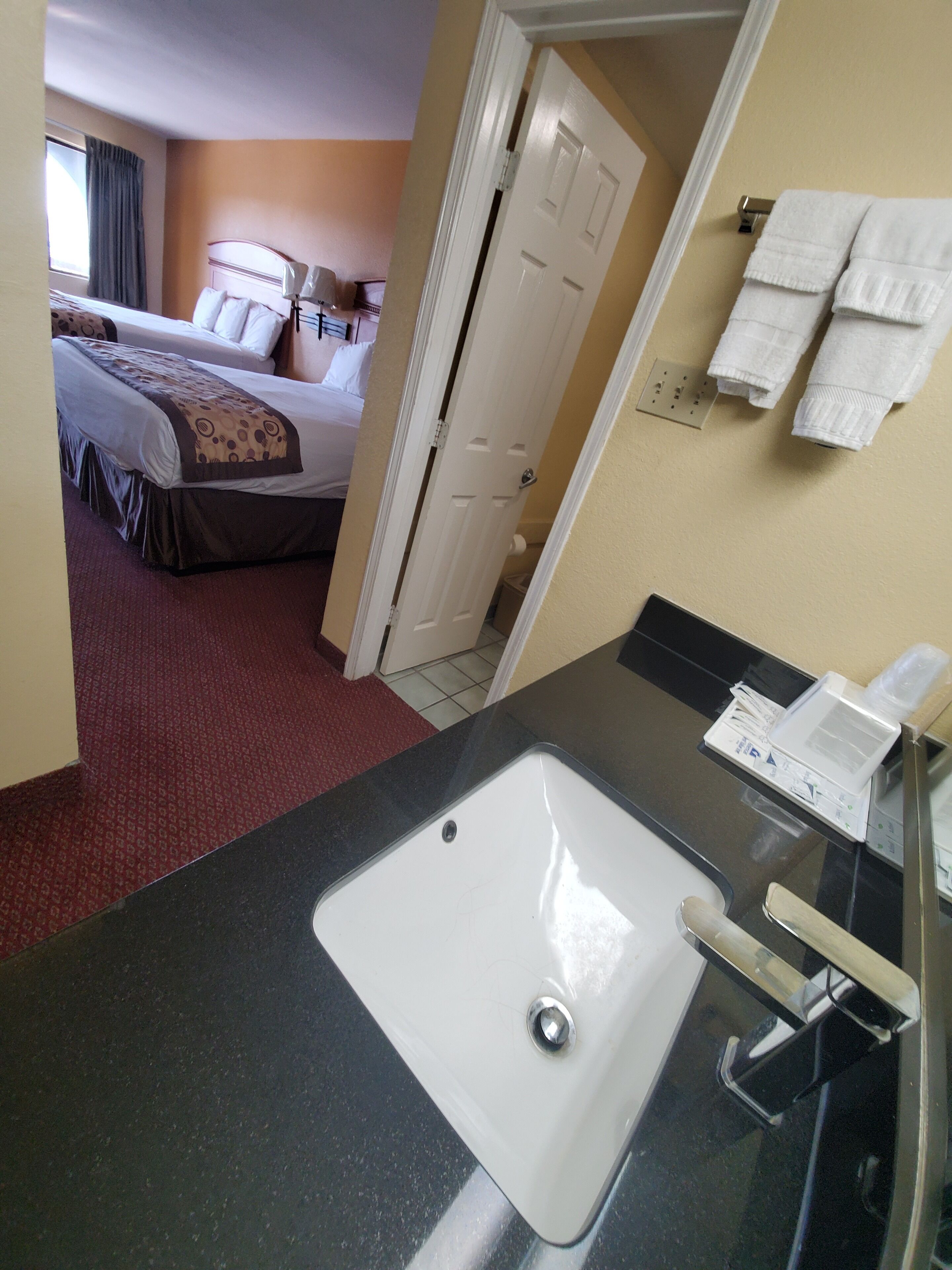 Separate bathtub and shower, free toiletries, towels