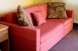 Escritorio, wifi gratis y ropa de cama 