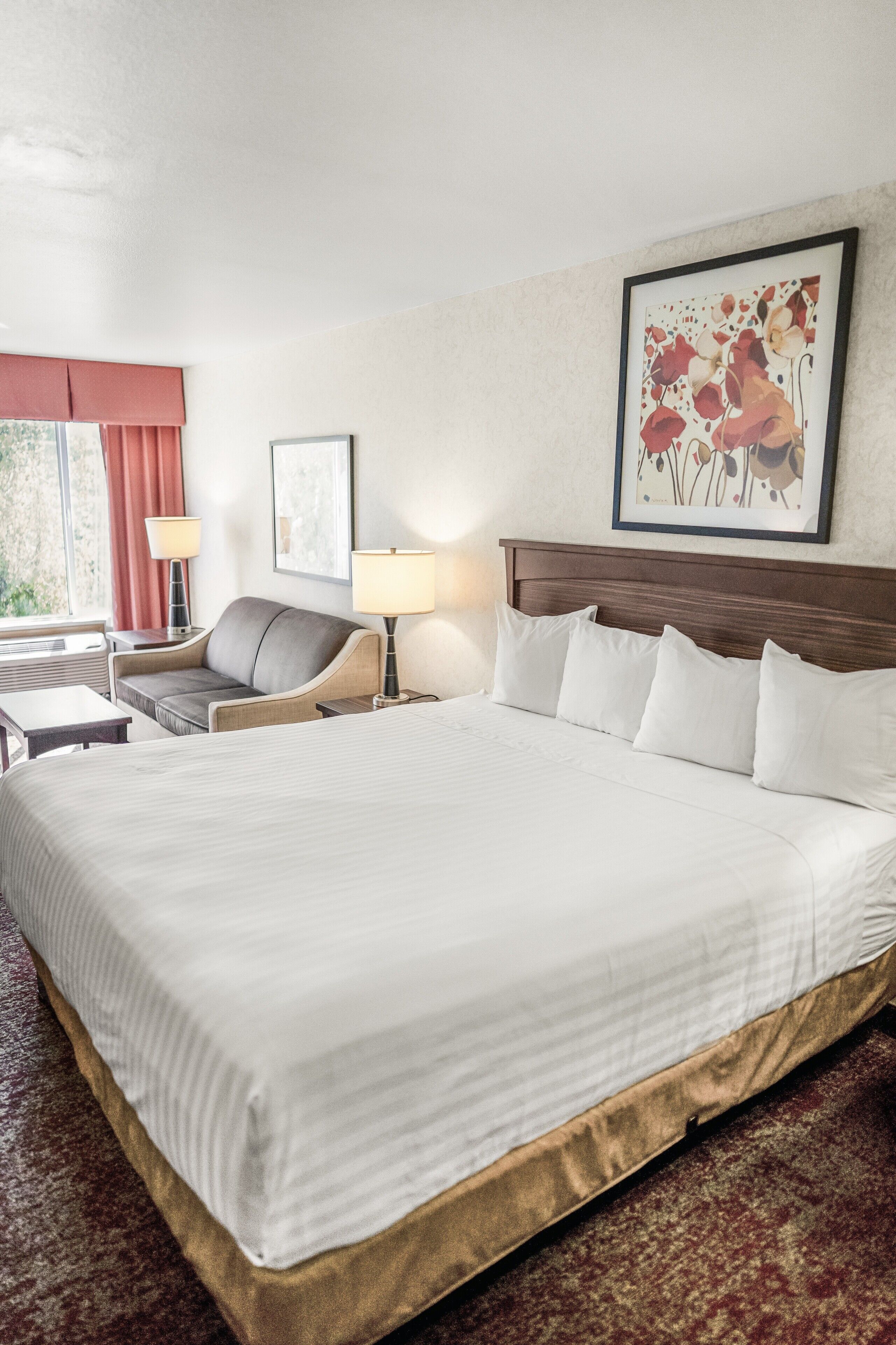 Standard King, Non Smoking | Premium bedding, in-room safe, desk, laptop workspace