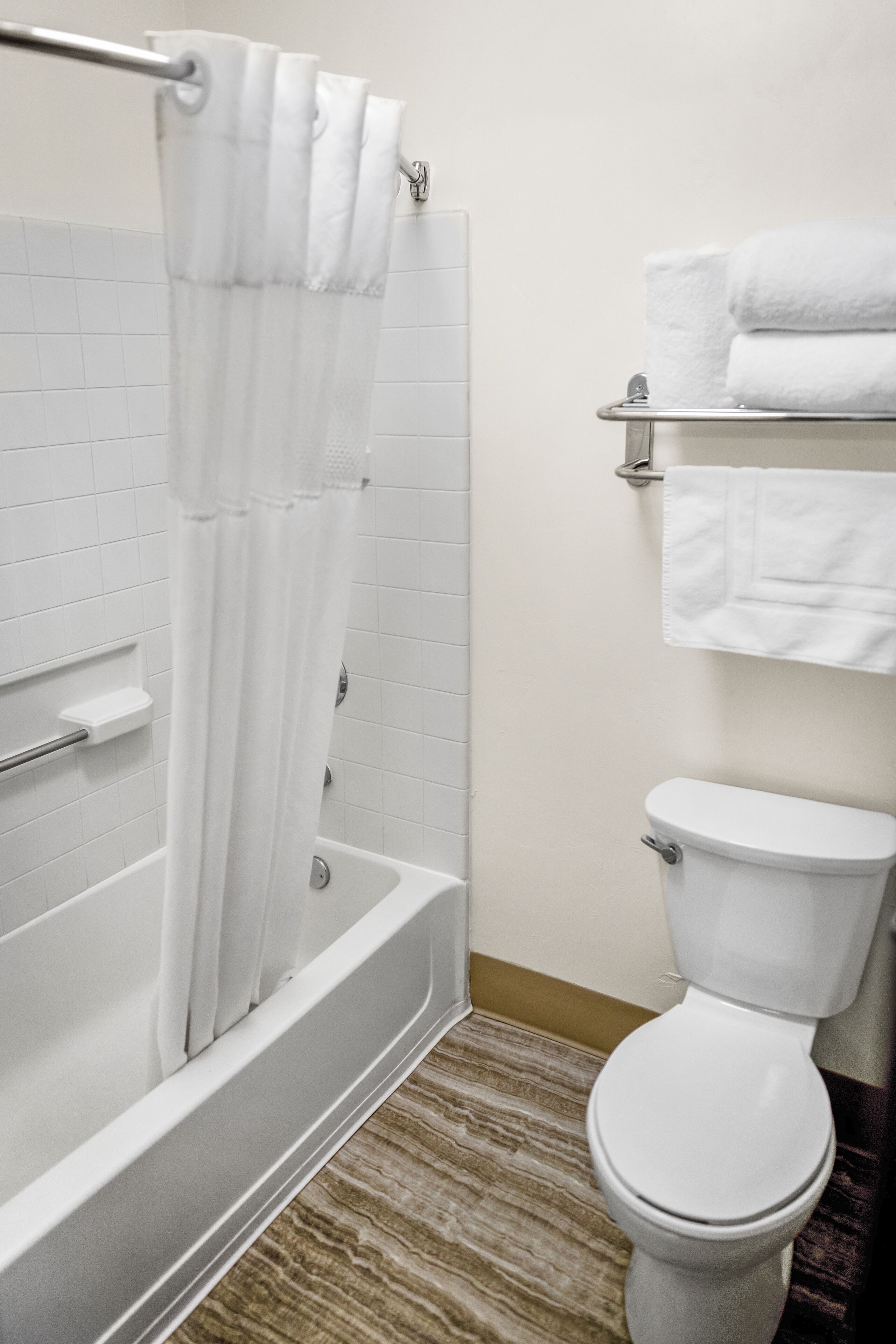 combined shower/bathtub, eco-friendly toiletries, hair dryer, towels
