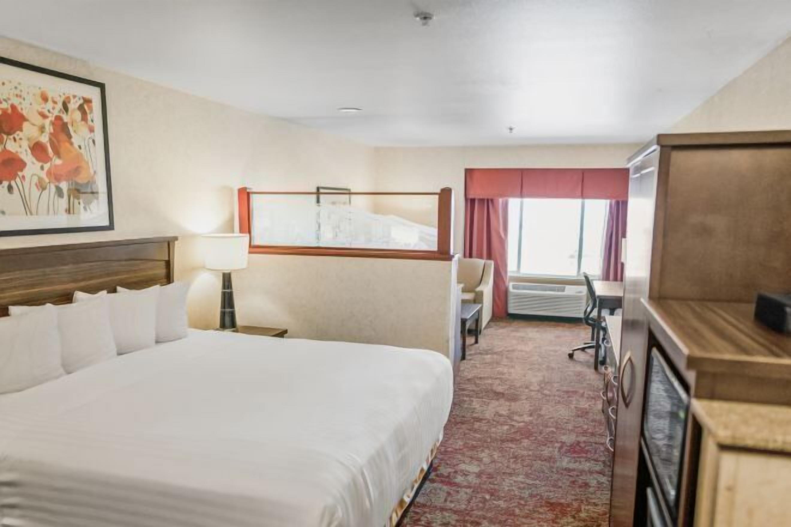 Sengetøy av topp kvalitet, safe på rommet og skrivebord