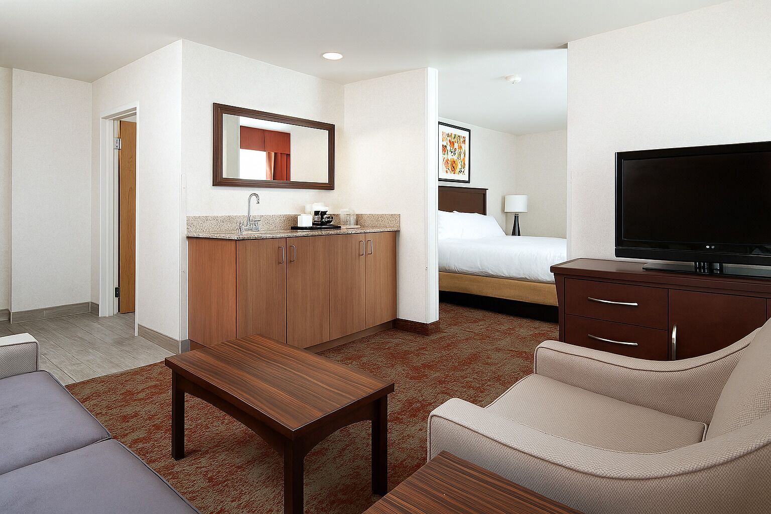 executive suite, 1 king bed, non smoking | 1 bedroom, premium bedding, in-room safe, desk