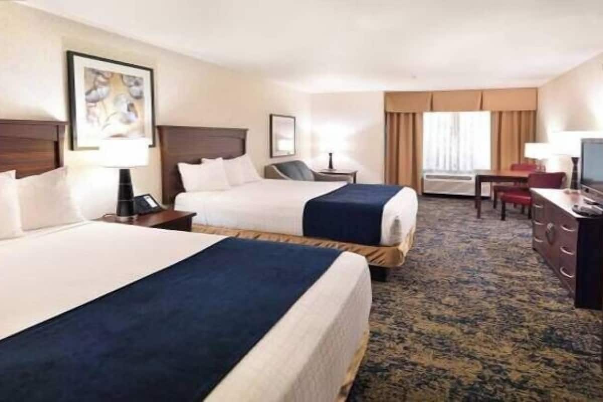 1 bedroom, premium bedding, in-room safe, desk