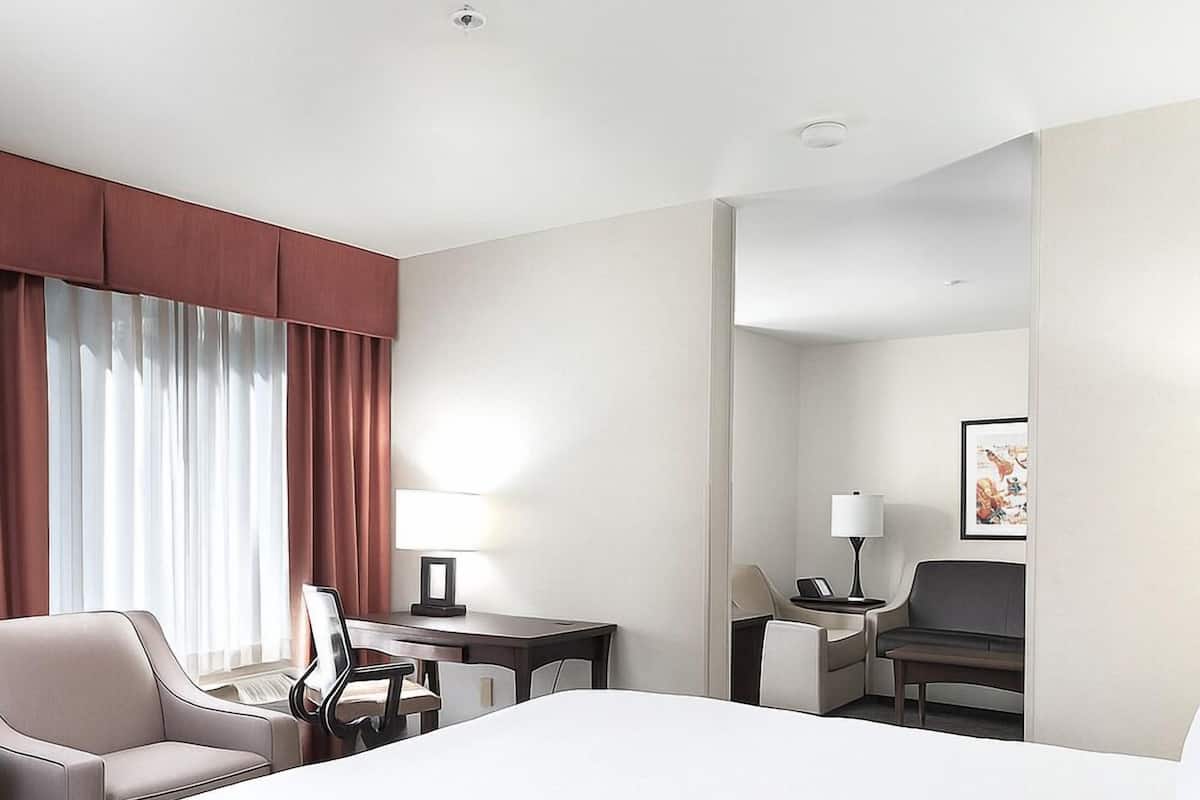 Executive Suite, 1 King Bed, Non Smoking | Premium bedding, in-room safe, desk, laptop workspace