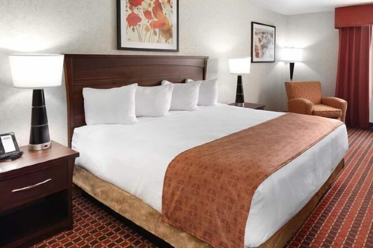 1 bedroom, premium bedding, in-room safe, desk