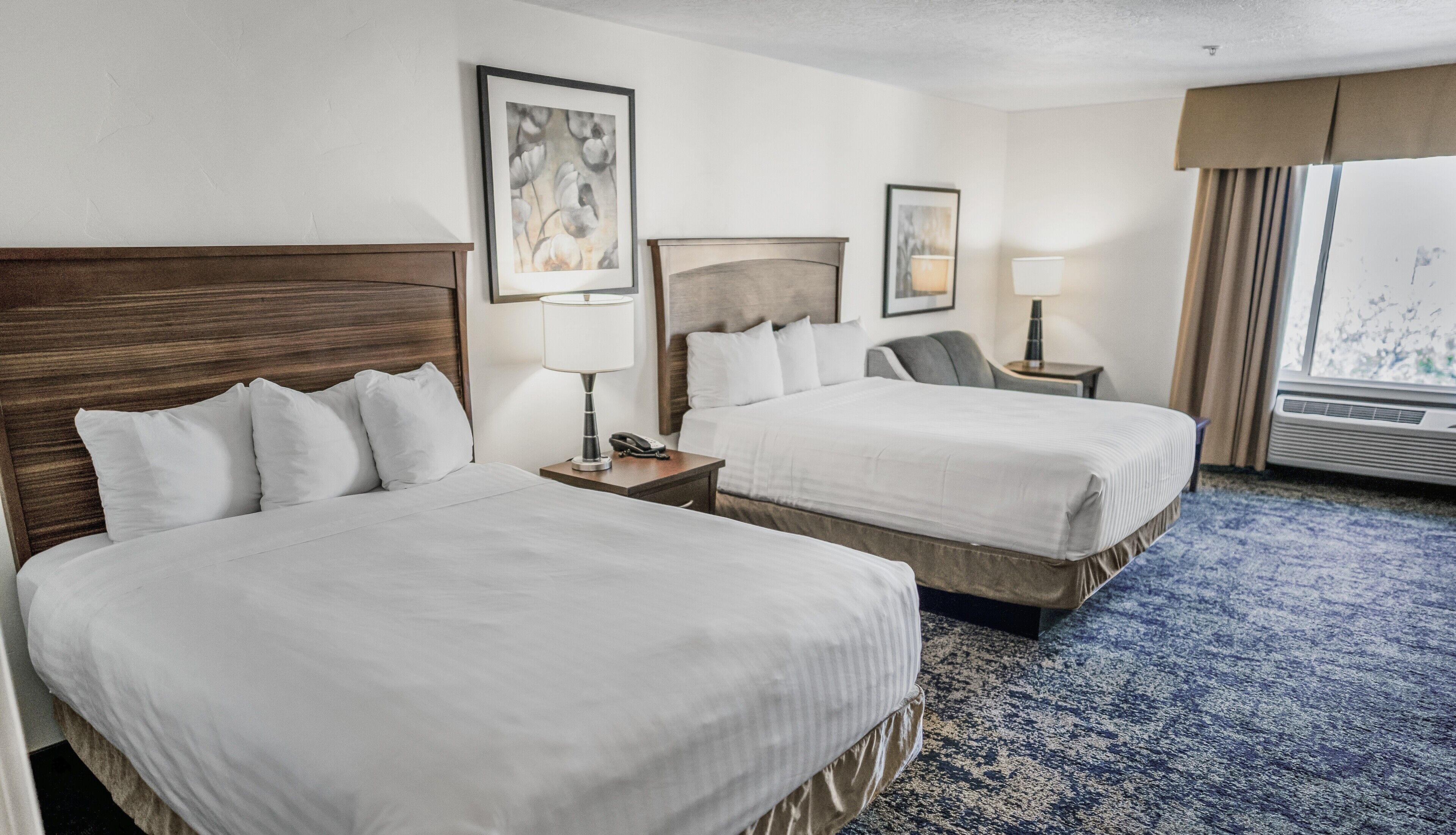 Premium bedding, in-room safe, desk, laptop workspace