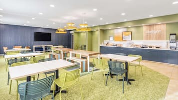 TĂ€gliches inbegriffenes FrĂŒhstĂŒcksbuffet