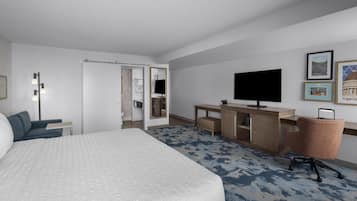 Studio, 1 King Bed, Non Smoking, Refrigerator | Premium bedding, desk, blackout drapes, free cribs/infant beds