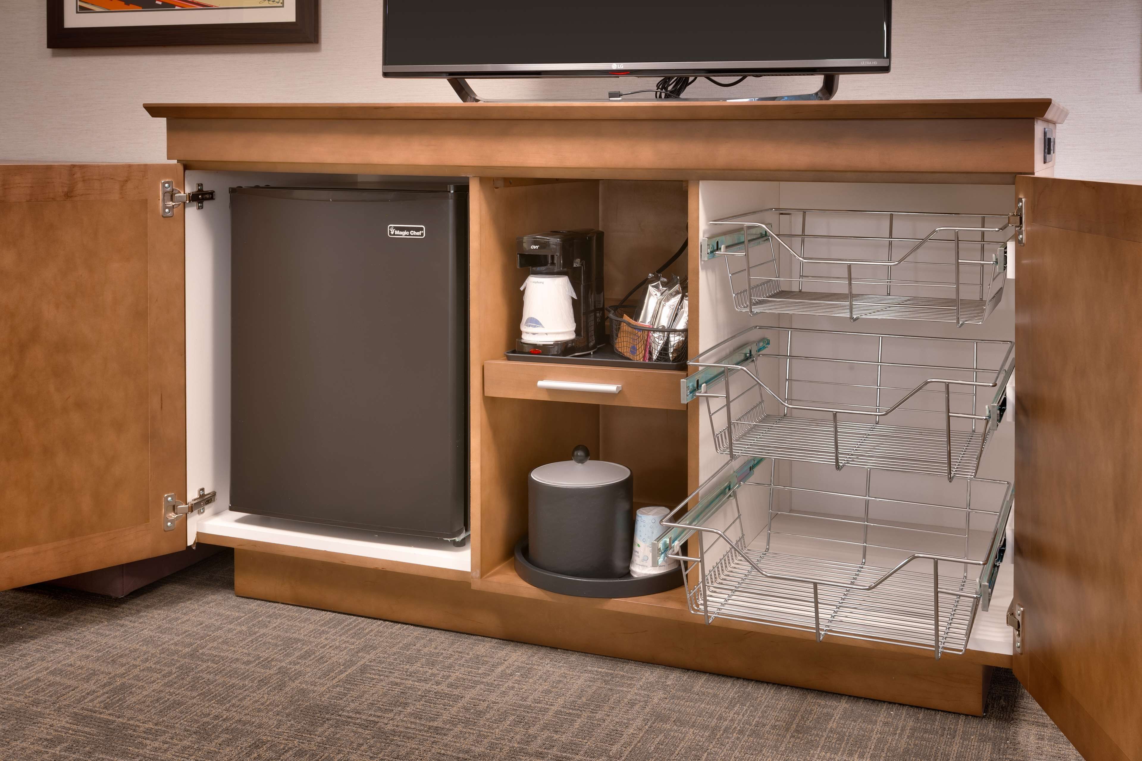 premium bedding, desk, blackout curtains, free cots/infant beds