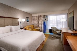 32-inch LCD TV with satellite channels, TV - Hampton Inn Salt Lake City - Downtown (Salt Lake City)