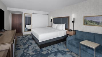 Room, 1 King Bed (Study) | Living area | 32-inch LCD TV with satellite channels, TV