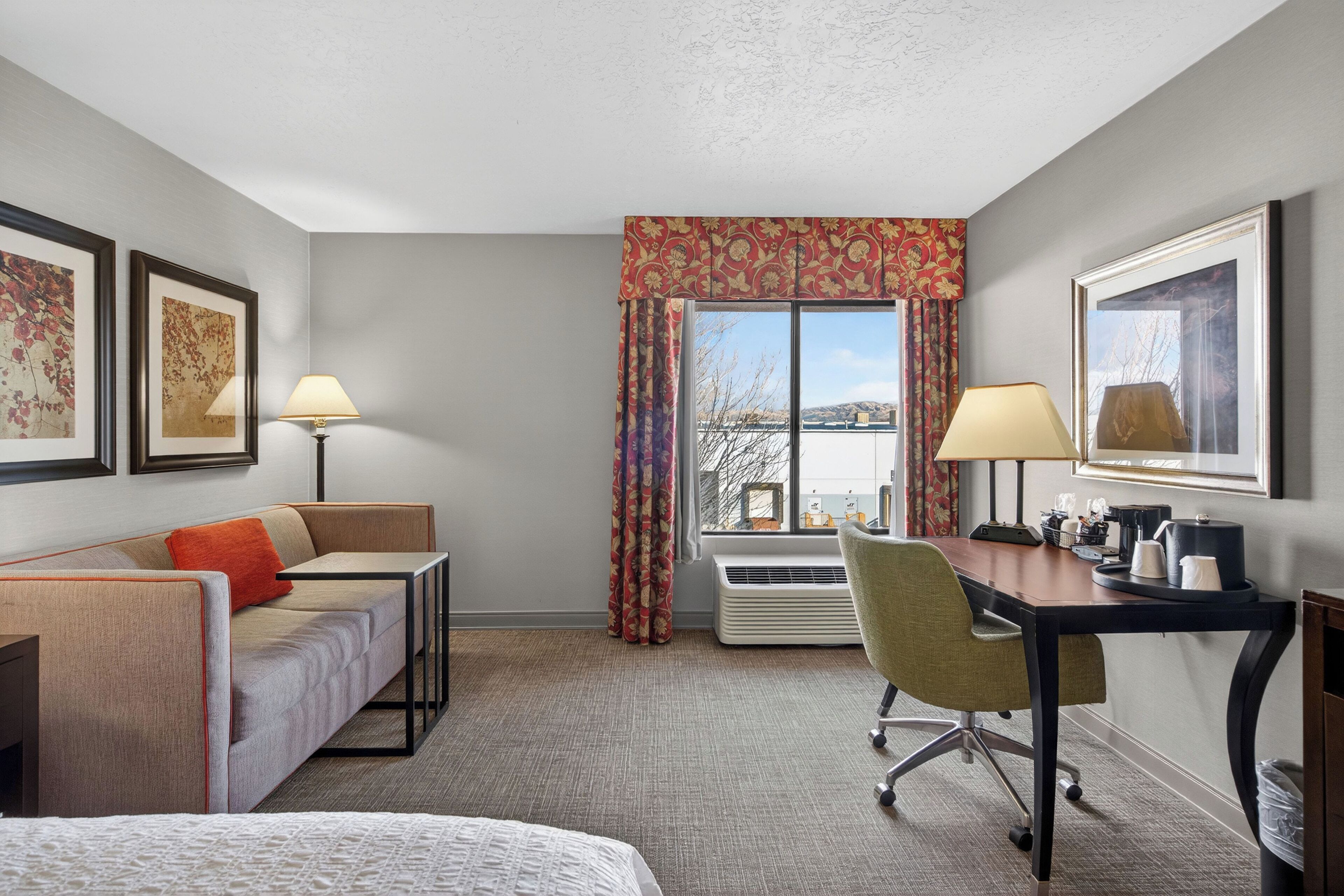 Σουίτα, 1 King Κρεβάτι με Καναπέ-Κρεβάτι | Γραφείο, κουρτίνες συσκότισης, σίδερο/σιδερώστρα, δωρεάν Wi-Fi 