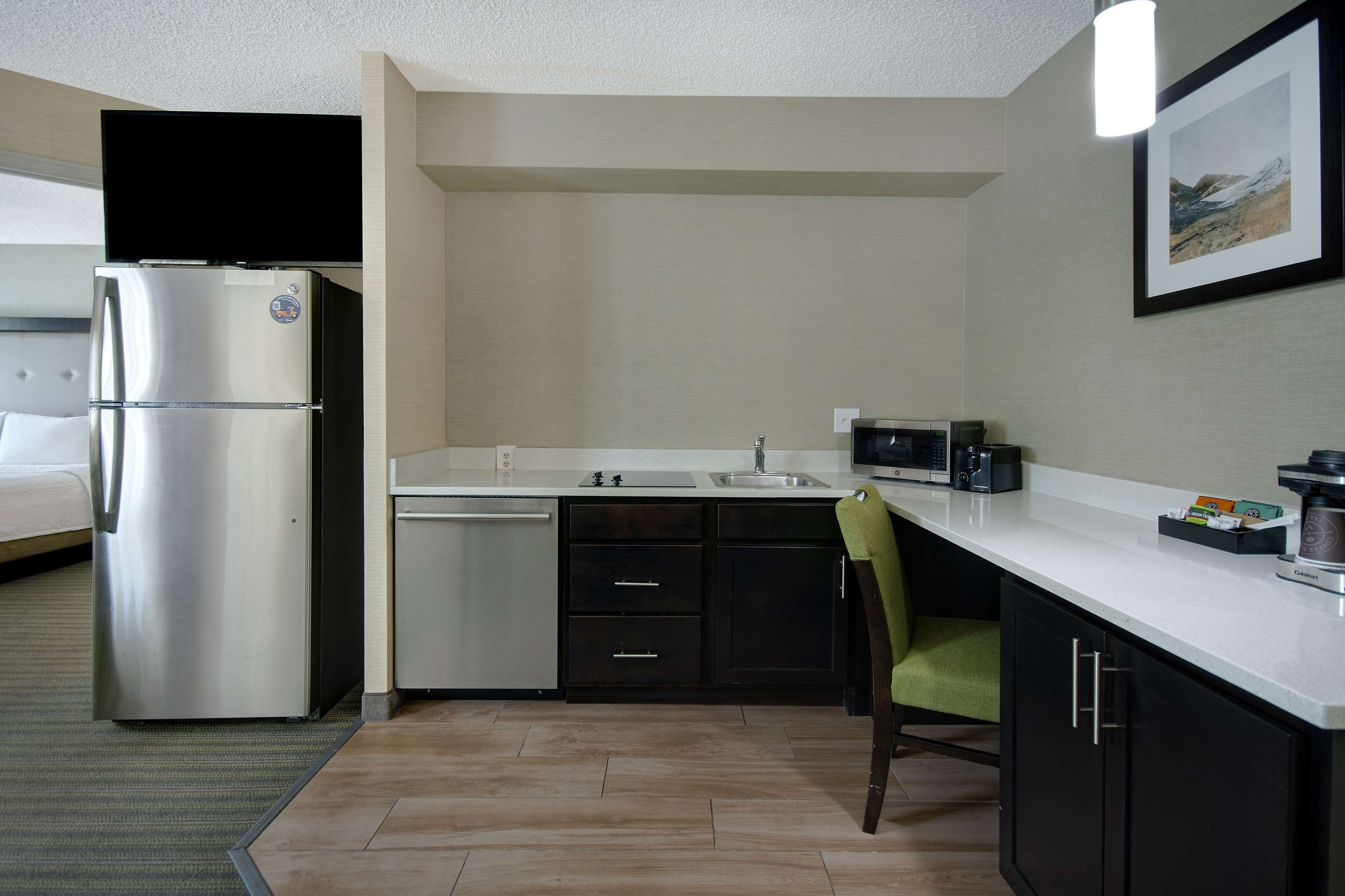 suite, 1 king bed, accessible (roll-in shower) | private kitchen | full-sized fridge, microwave, stovetop, dishwasher