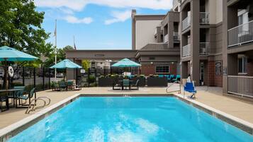 Seasonal outdoor pool, pool umbrellas