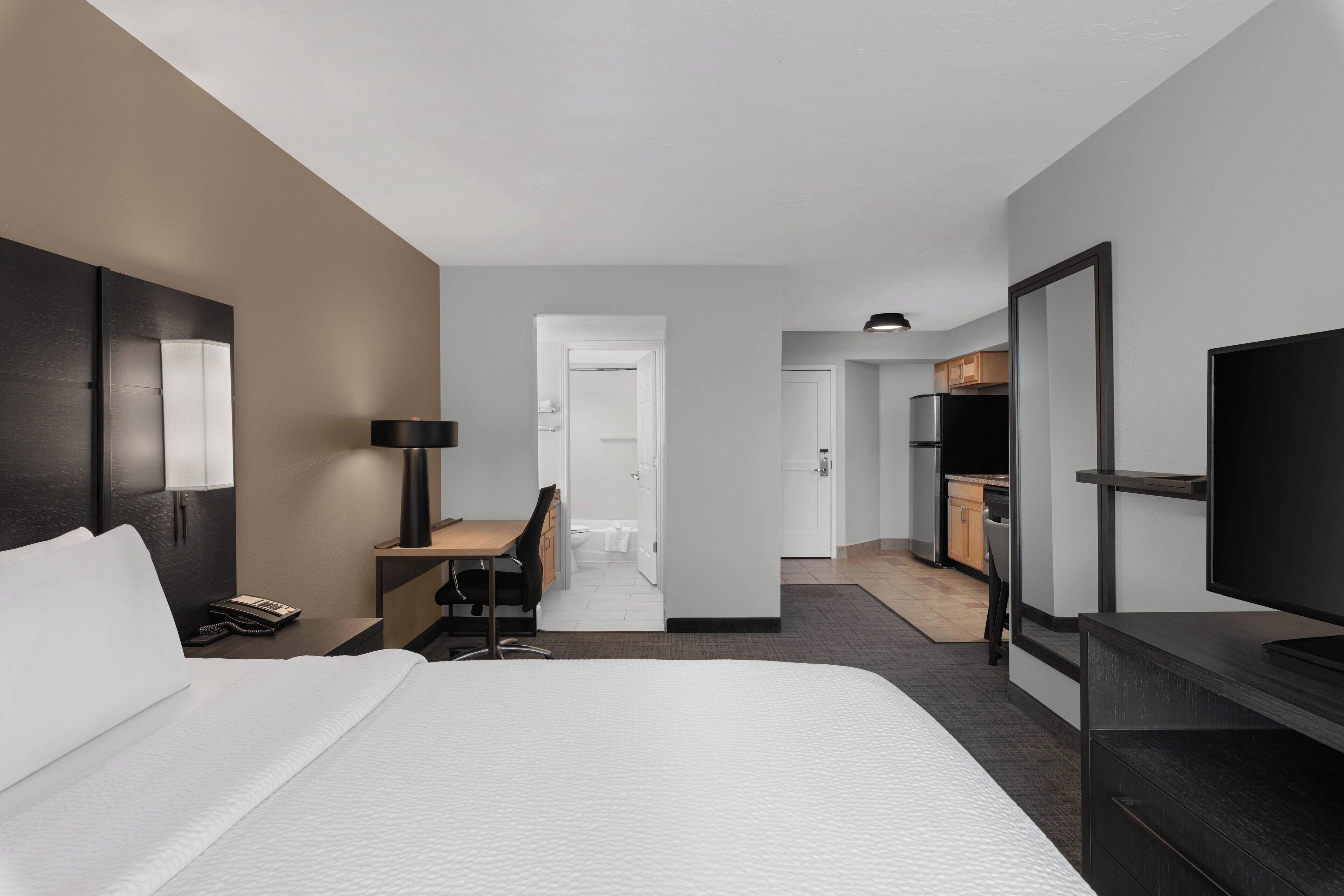 studio suite, 1 queen bed | in-room safe, desk, laptop workspace, blackout curtains