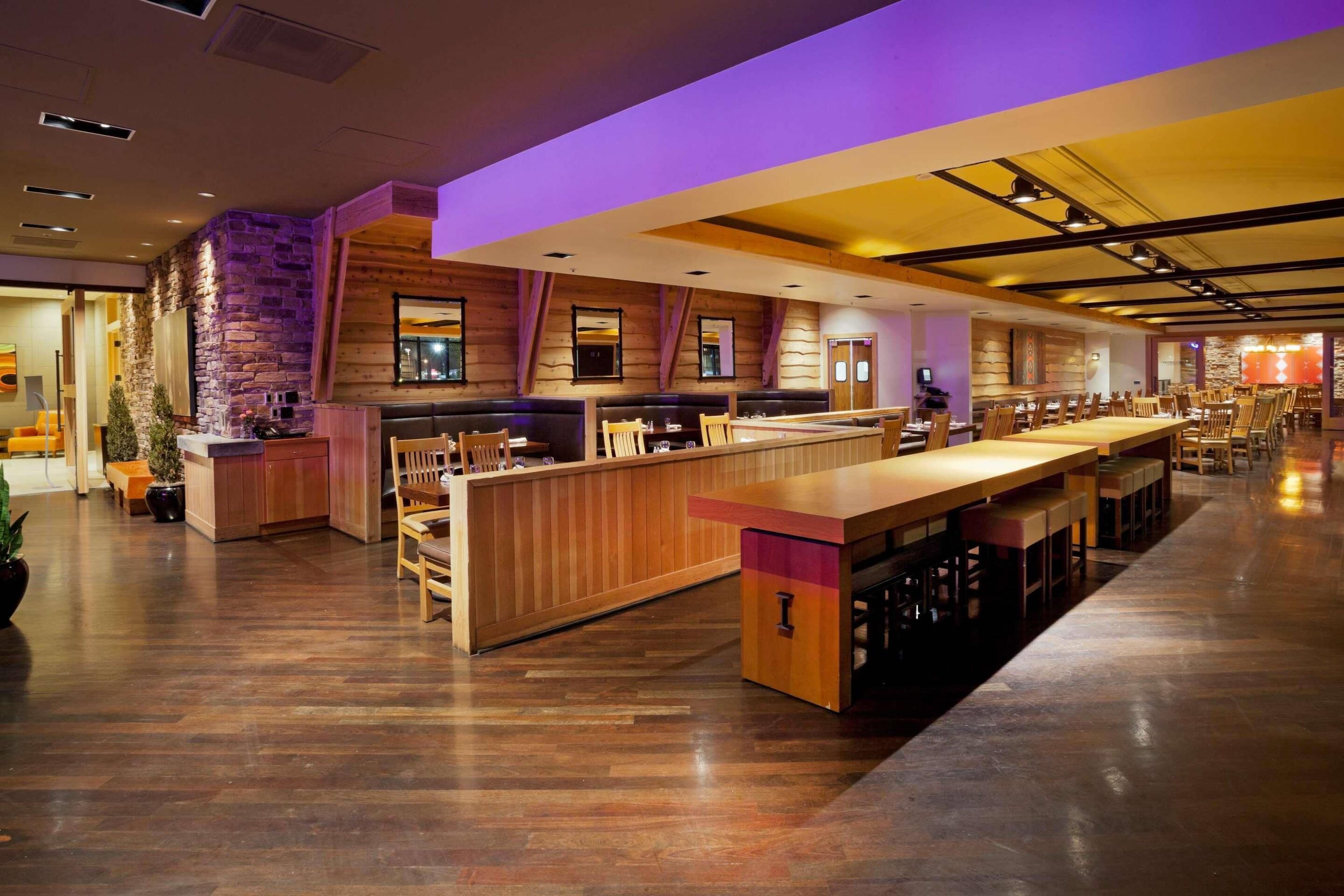 Petit déjeuner, déjeuner et dîner servis sur place