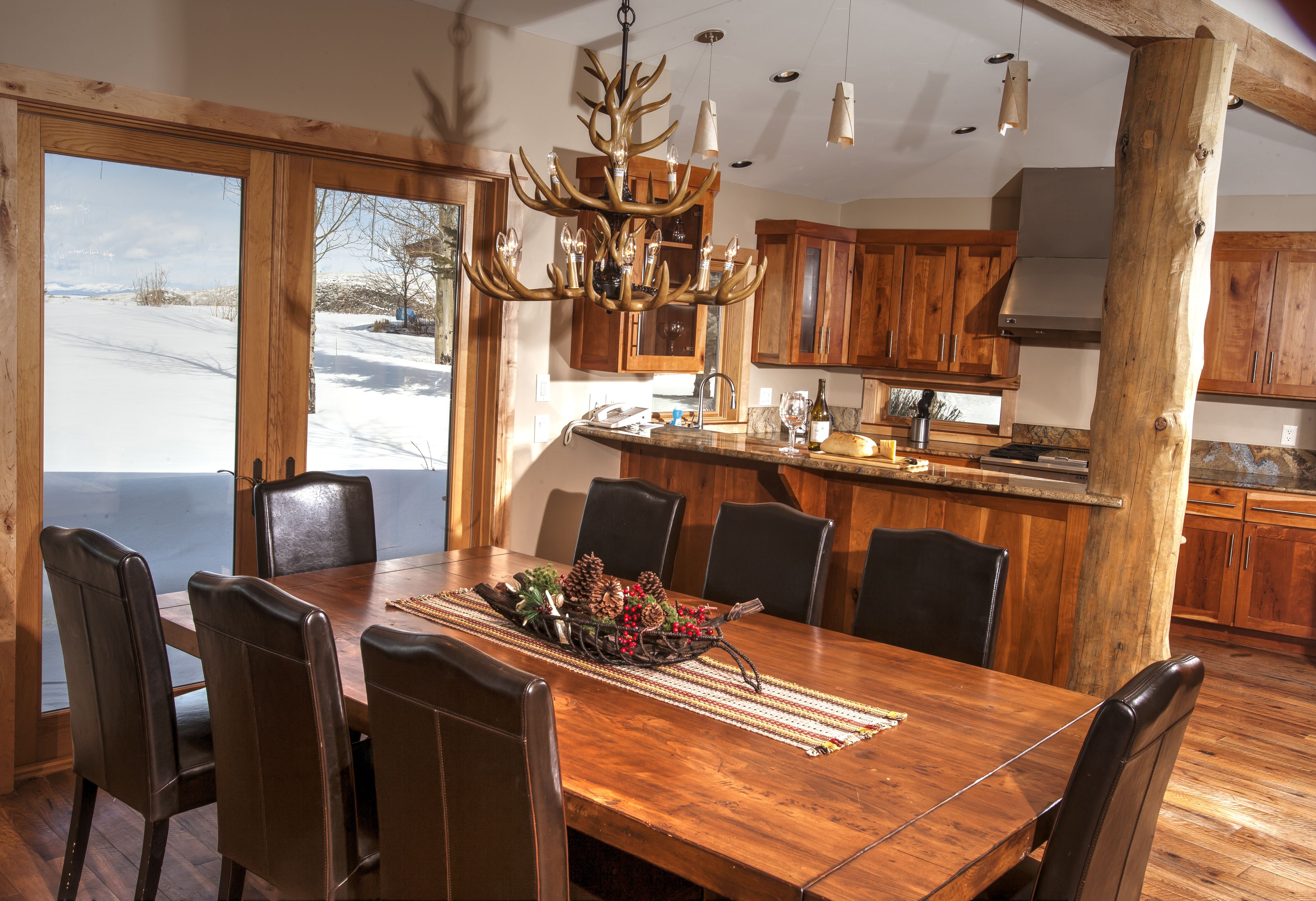 luxury house, 4 bedrooms, mountain view | in-room dining