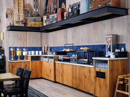 Café da manhã com buffet grátis todos os dias