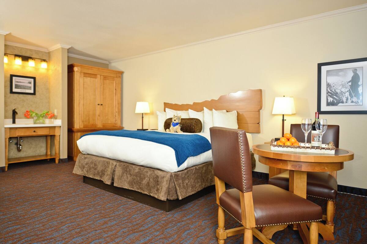 Premium bedding, pillowtop beds, desk, laptop workspace