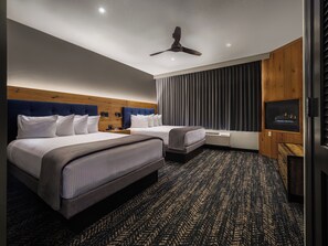 Premium bedding, pillow-top beds, desk, laptop workspace - The Rockwell Inn (Jackson)