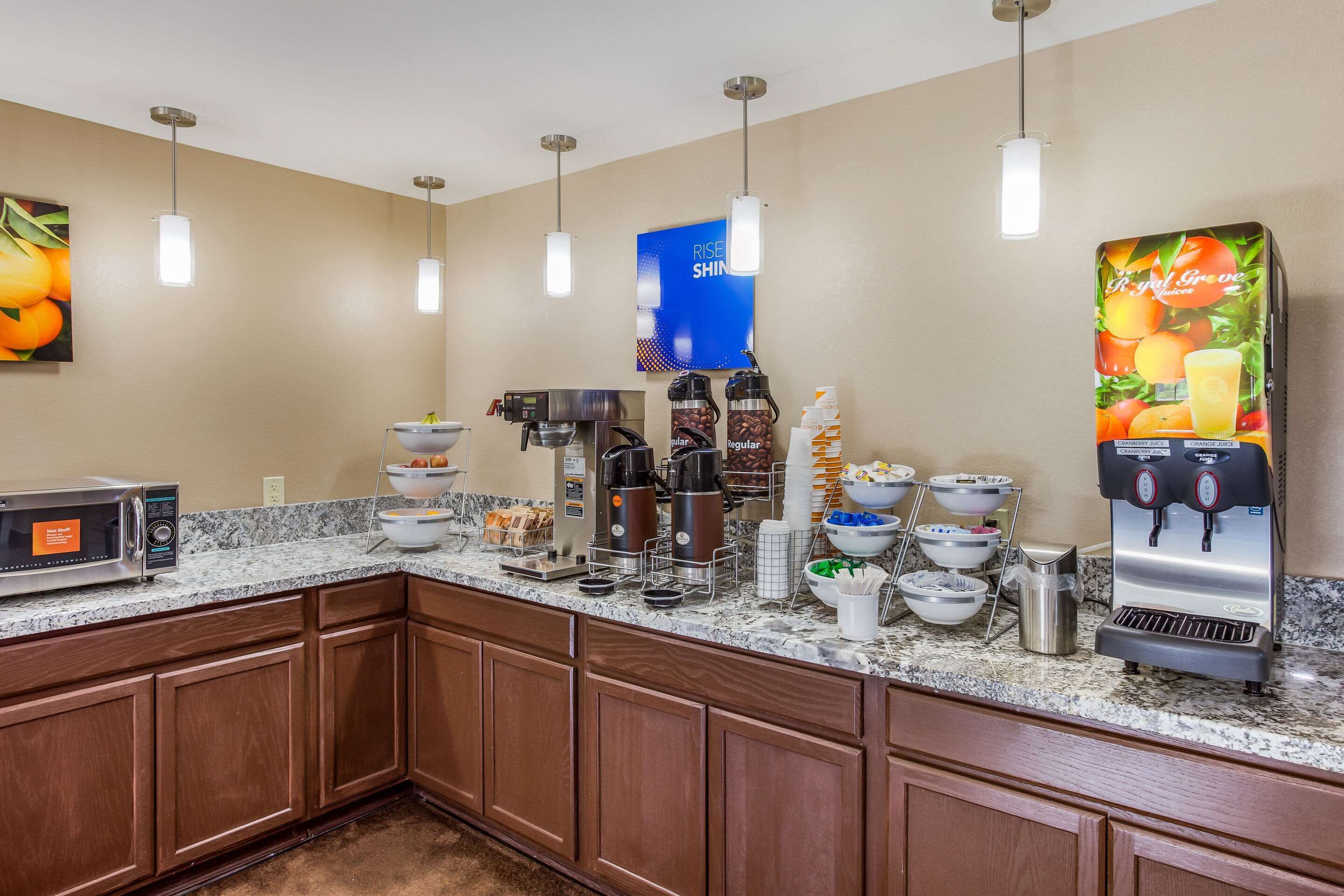 free daily continental breakfast