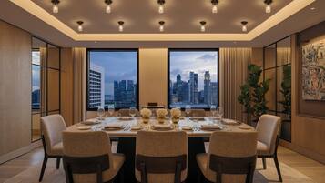 PRESIDENTIAL SUITE | City view