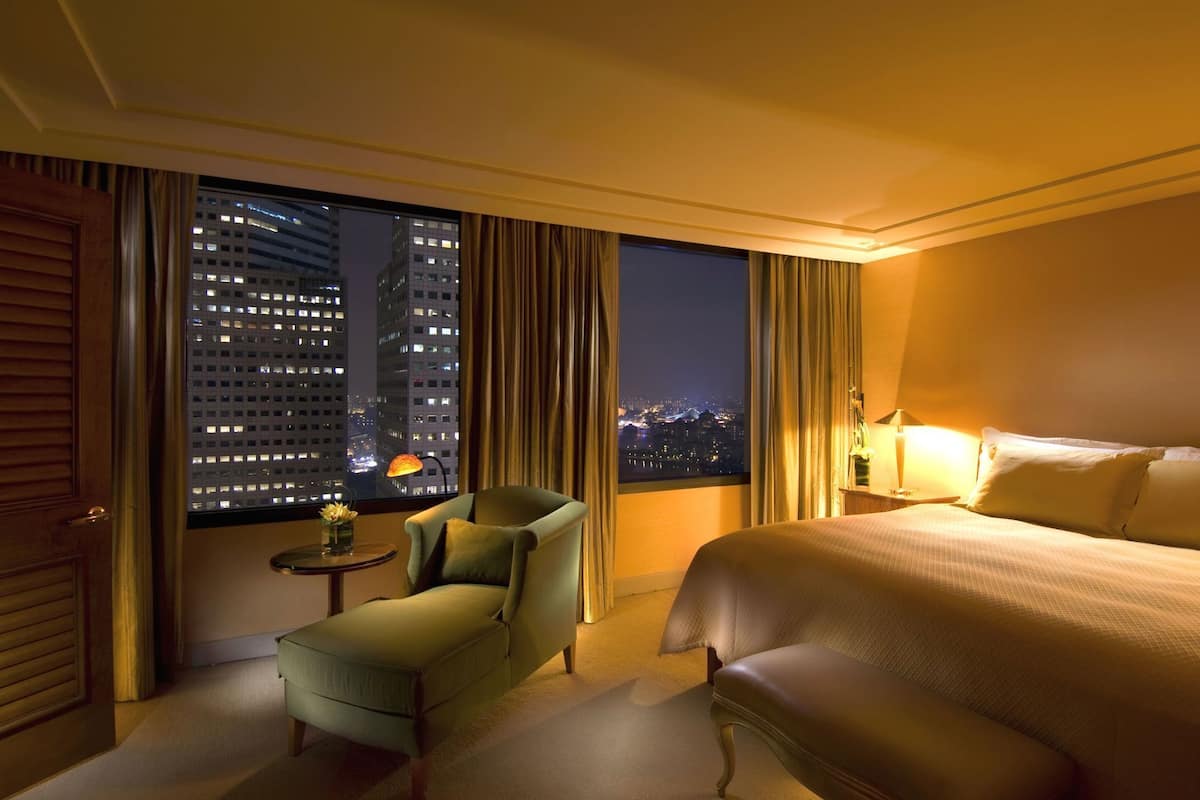 Premium bedding, down comforters, minibar, in-room safe