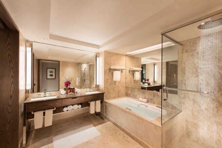 Conrad Centennial Singapore - Image 29