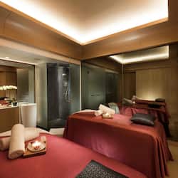 Couples treatment rooms, hot tub, body treatments, aromatherapy