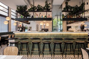 Mediterranean cuisine, alfresco dining