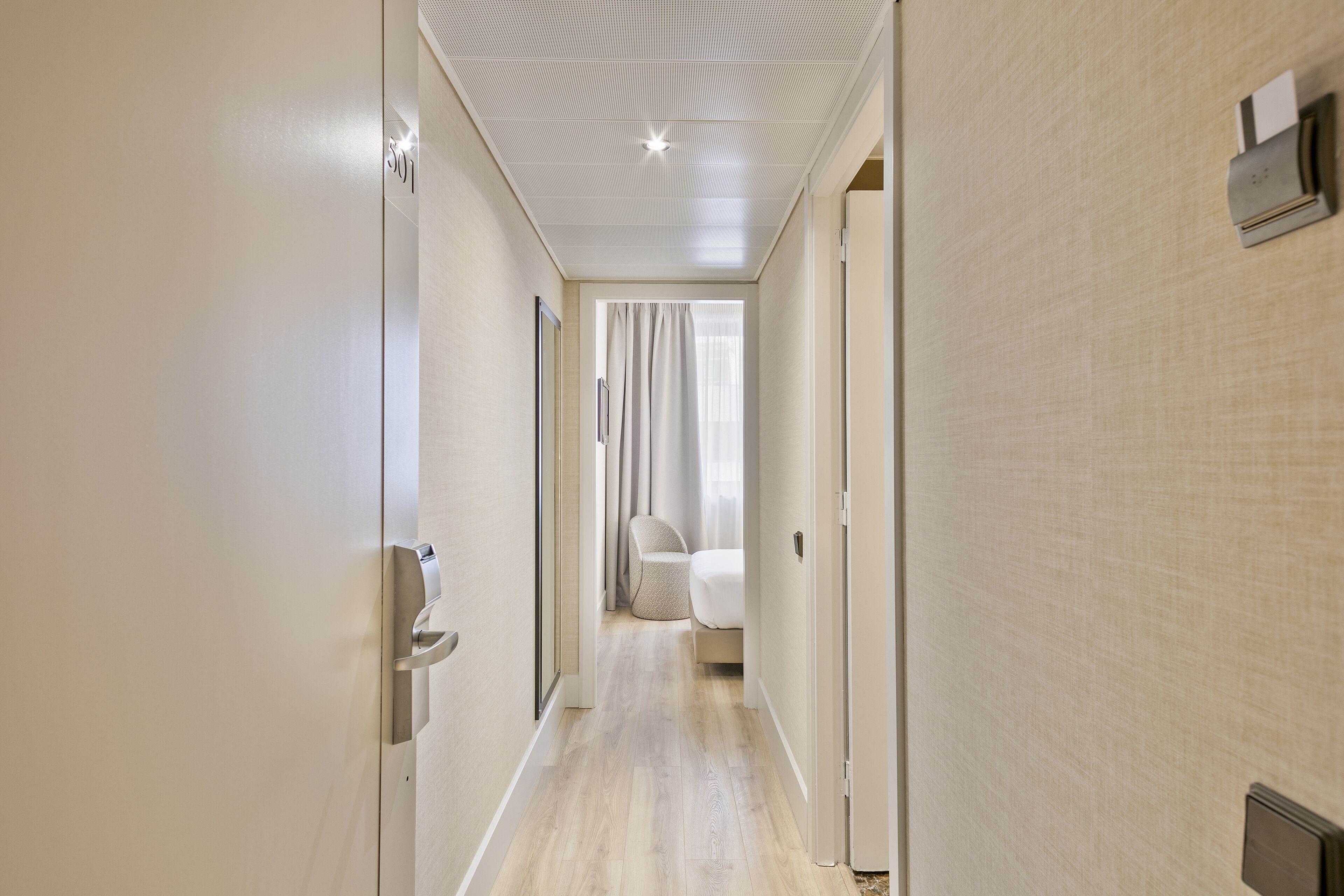 mini room | minibar, in-room safe, blackout curtains, free wifi