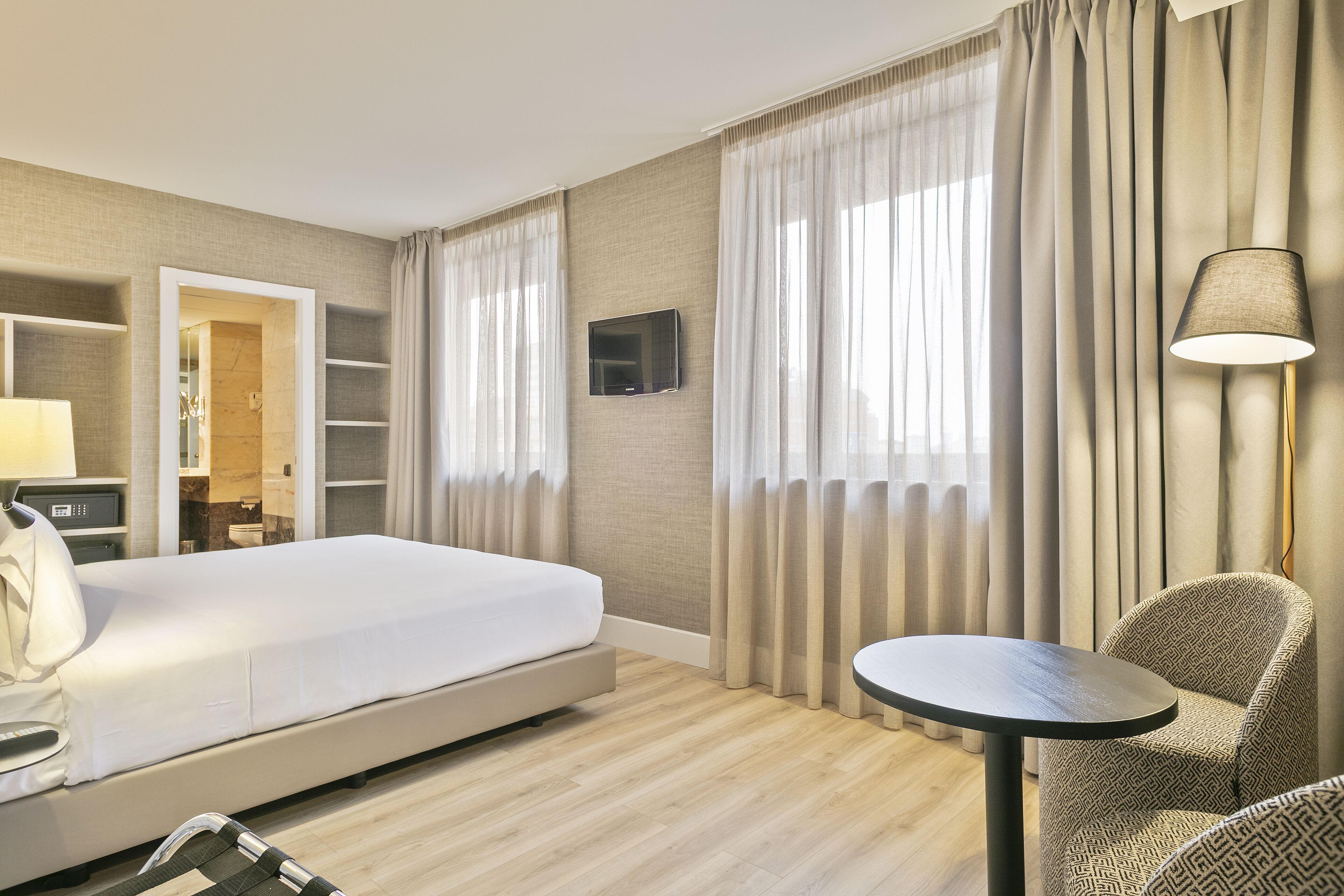 deluxe double room | minibar, in-room safe, blackout curtains, free wifi