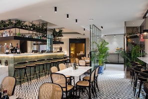Culinária mediterrânea, restaurante ao ar livre 