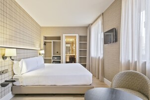 Deluxe Double Room | Minibar, in-room safe, blackout curtains, free WiFi
