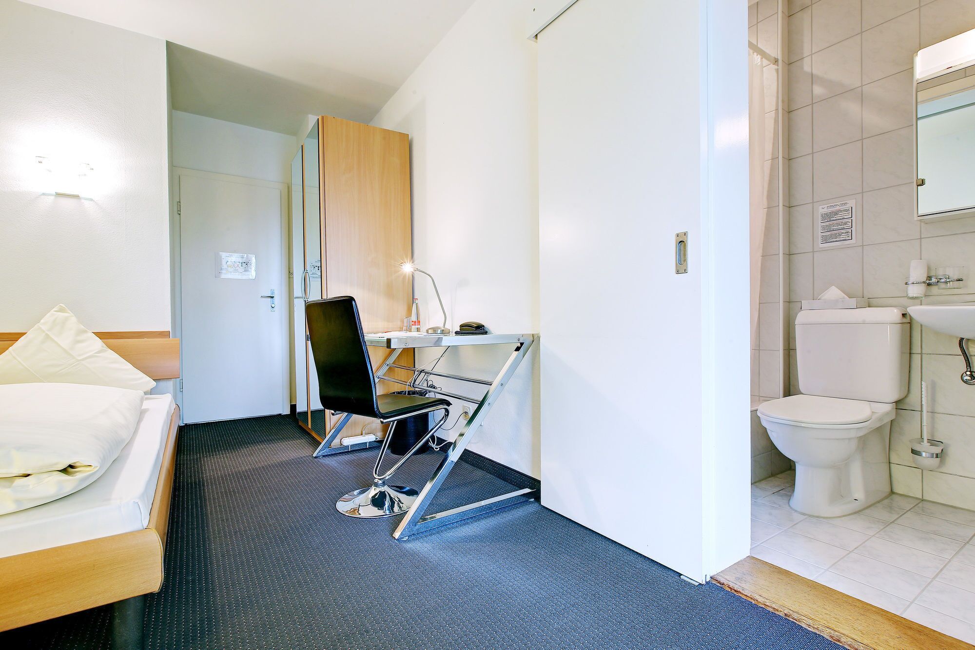 hypo-allergenic bedding, select comfort beds, desk, free wifi