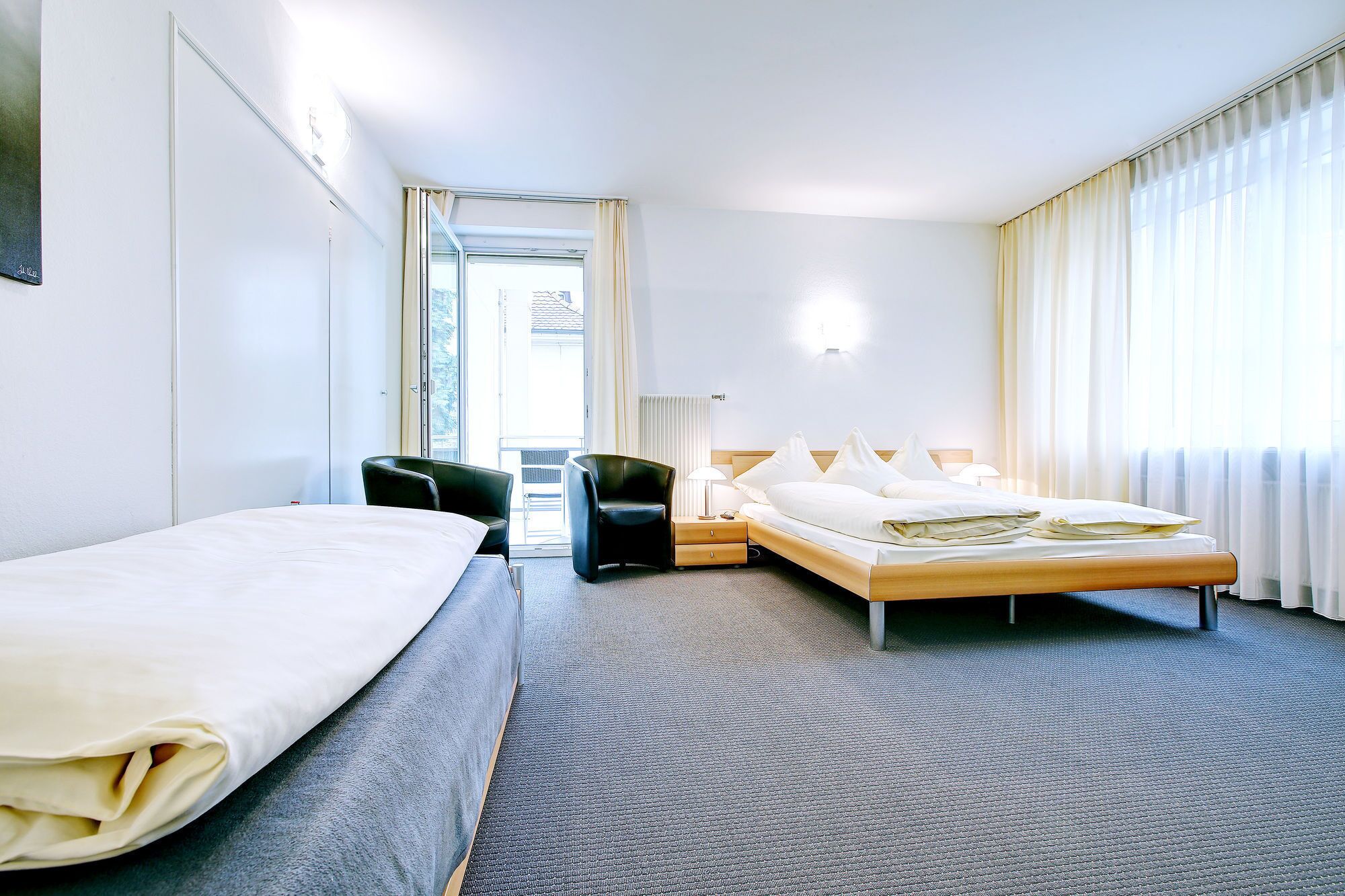 hypo-allergenic bedding, select comfort beds, desk, free wifi