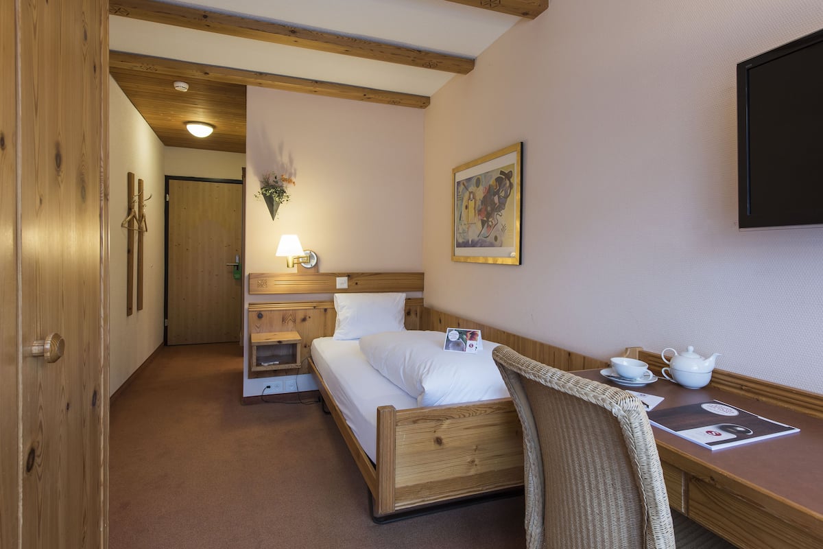 Hypo-allergenic bedding available, minibar (free items), in-room safe