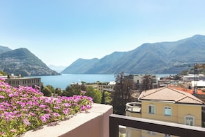 Chambre Double Panoramique, balcon, vue lac | Terrasse/Patio