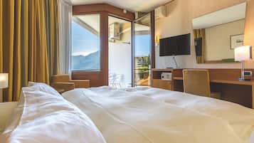 Doppelzimmer, 1 Queen-Bett | Allergikerbettwaren, Minibar, Zimmersafe, Schreibtisch