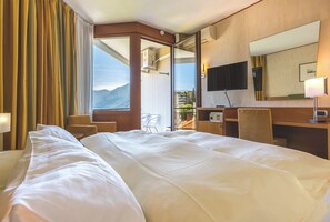 Ropa de cama hipoalergénica y minibar 