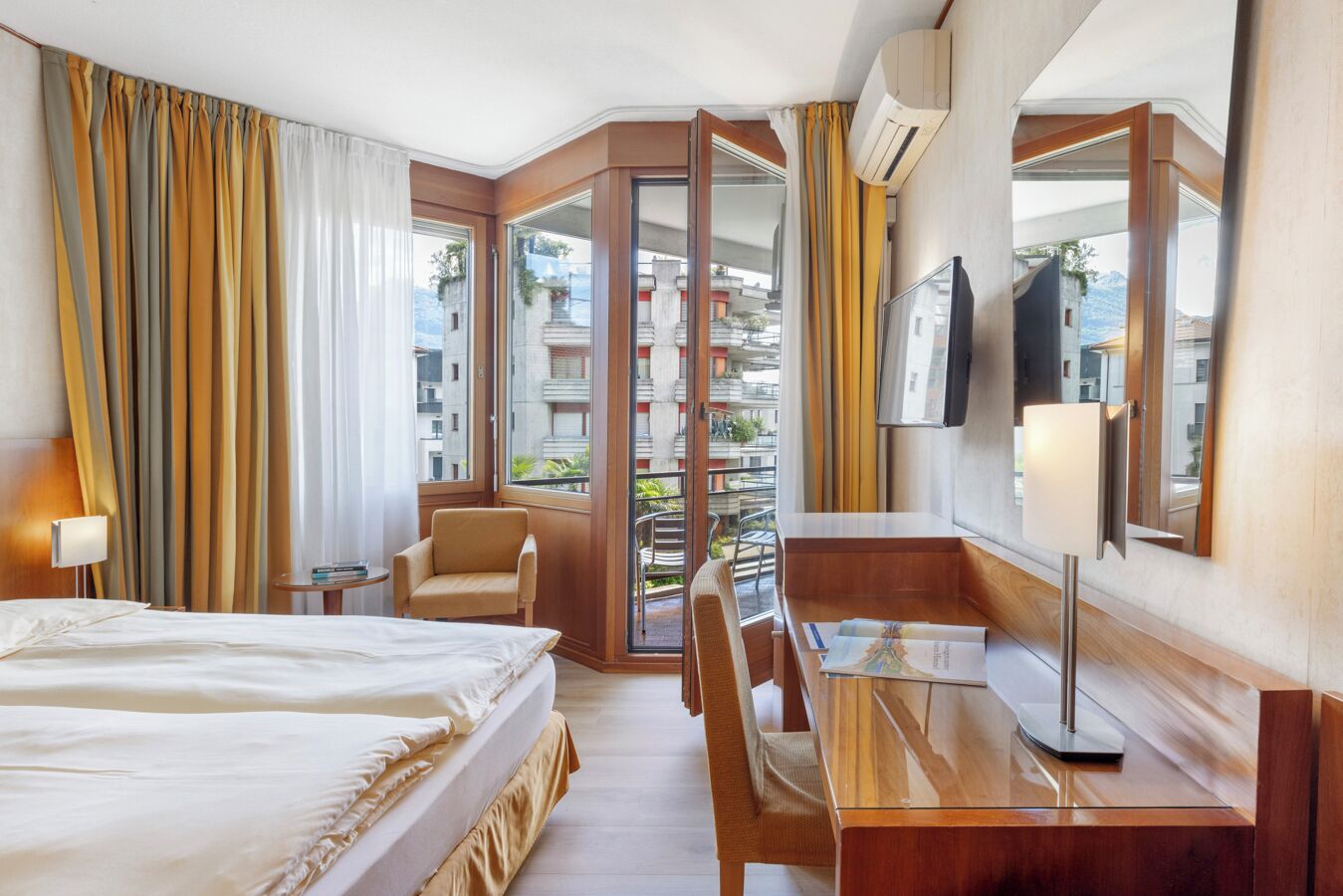 double room, 1 queen bed | 1 bedroom, hypo-allergenic bedding, minibar, in-room safe