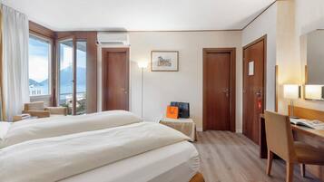 Suite panorámica, vistas al lago (Delfino) | 1 dormitorio, ropa de cama hipoalergénica, minibar y caja fuerte