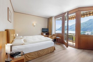 1 bedroom, hypo-allergenic bedding, minibar, in-room safe