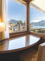 Hypo-allergenic bedding, minibar, in-room safe, desk